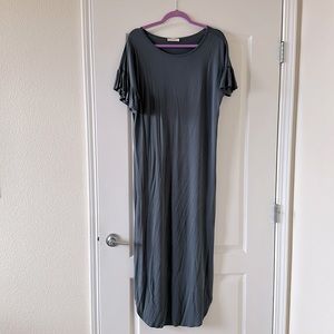 Beautiful flowy dress in slate gray! Pockets and side slits! Flutter sleeves!